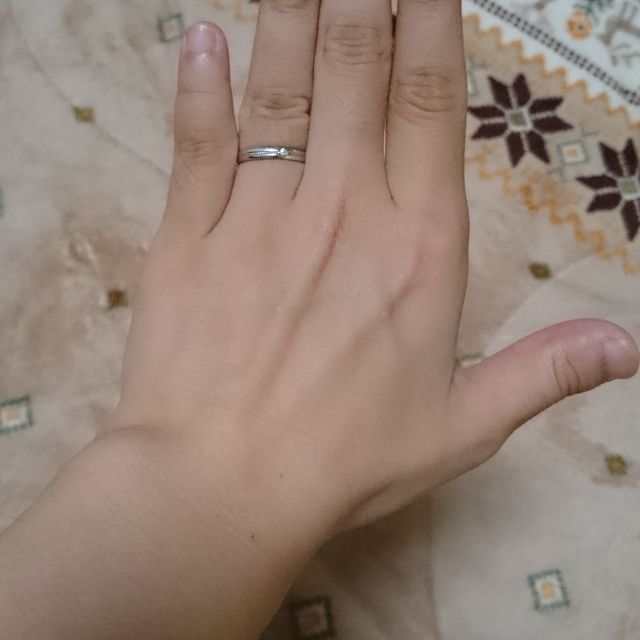 【ジュエリーツツミ(JEWELRY TSUTSUMI)の口コミ】 最初は流行りのピンクゴールドが良かったのですが、指のサイズ感とフィッ…