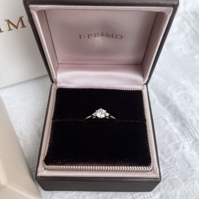 【アイプリモ(I-PRIMO)の口コミ】 頂き物なのでわかりません。
恐らく、デザインとハート型になってるところ…