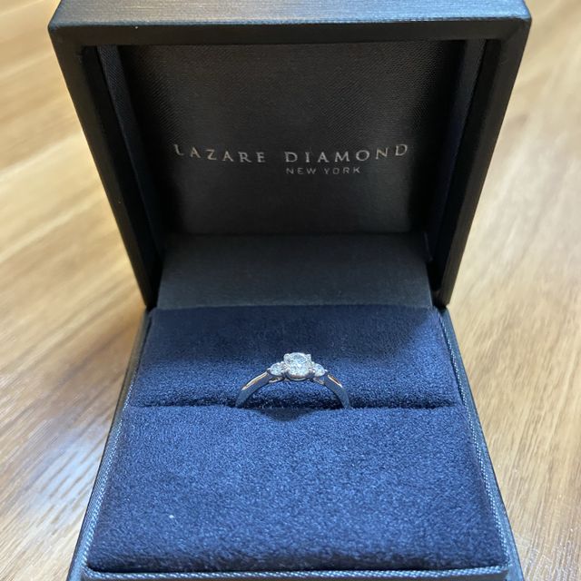 【ラザール ダイヤモンド(LAZARE DIAMOND)の口コミ】 ・いくつかのブランドの店舗に行き、一番リングの種類が豊富でした。
・他…