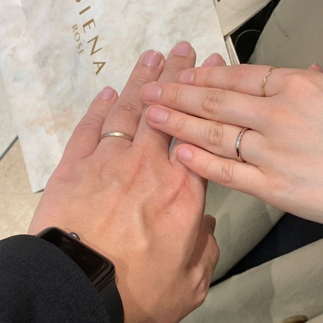 【SIENAROSE(シエナロゼ)の口コミ】 自分の肌の色がイエローベースのため、よくあるプラチナの色味よりは、ゴ…