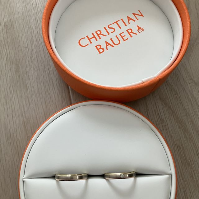 【CHRISTIAN BAUER(クリスチャンバウアー)の口コミ】 結婚指輪の希望として
1.つけた時に落ち着いた印象であること
2.着け心地…