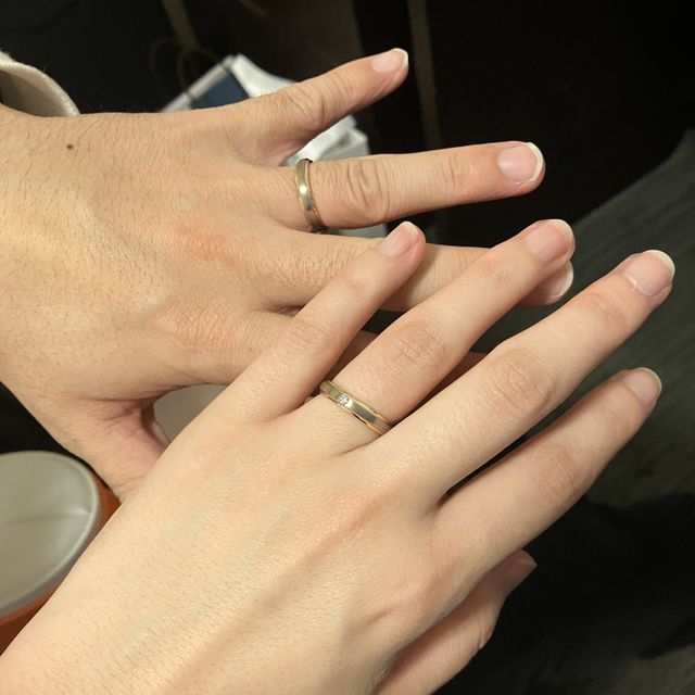 【CHRISTIAN BAUER(クリスチャンバウアー)の口コミ】 結婚指輪の希望として
1.つけた時に落ち着いた印象であること
2.着け心地…