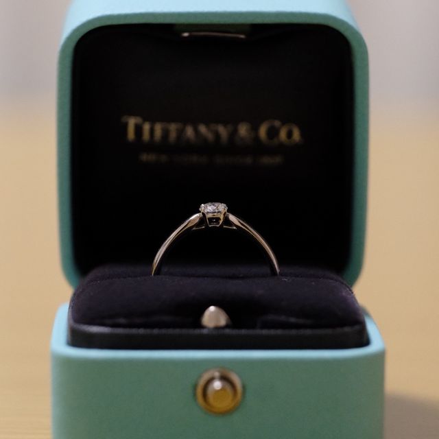 【ティファニー(Tiffany & Co.)の口コミ】 シンプルなデザインを探していたことと、プラチナのリングで華奢ではない…