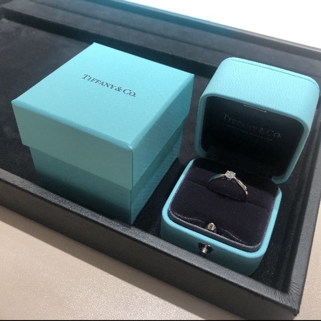 【ティファニー(Tiffany & Co.)の口コミ】 シンプルなデザインを探していたことと、プラチナのリングで華奢ではない…