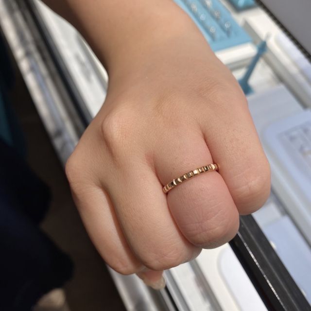 【ブシュロン(BOUCHERON)の口コミ】 指輪はシンプルなのにデザイン性があるし、華奢なところが本当に可愛すぎ…