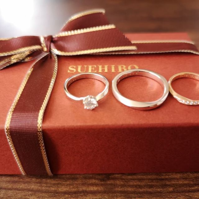 【SUEHIRO(スエヒロ)の口コミ】 細さ、ウェーブ、ダイヤの透明さを重視して選びました。特に婚約指輪は理…