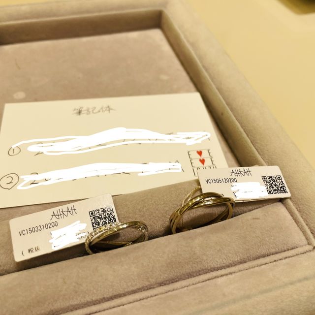 【AHKAH(アーカー)の口コミ】 なんといっても、AHKAHと言う好きなブランドである事と、デザインです！
…