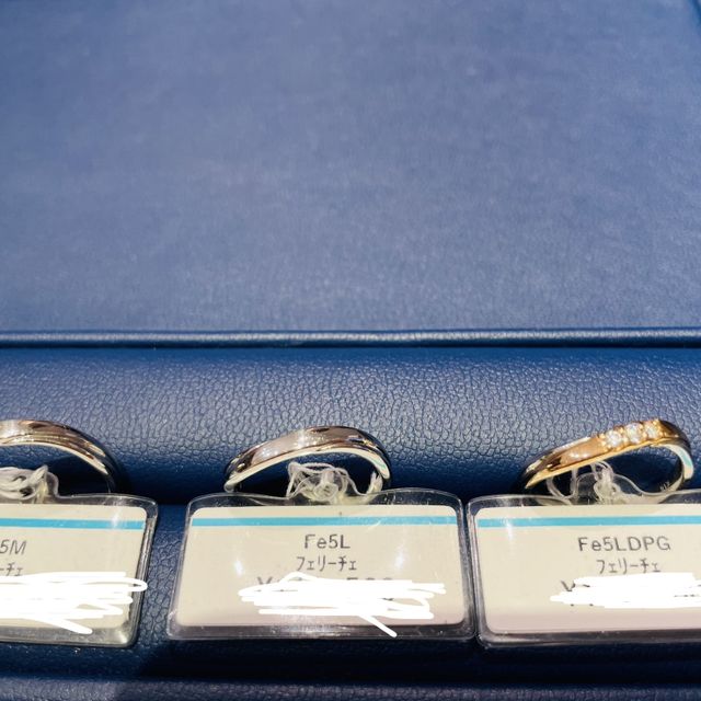 【銀座ダイヤモンドシライシの口コミ】 メレダイヤではなく、ダイヤが3つ埋まってるタイプはあまり見ないのでとて…