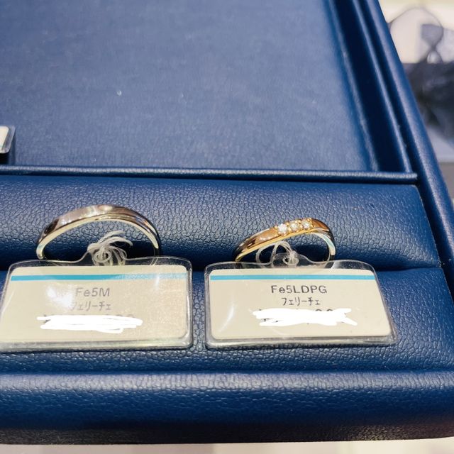 【銀座ダイヤモンドシライシの口コミ】 メレダイヤではなく、ダイヤが3つ埋まってるタイプはあまり見ないのでとて…