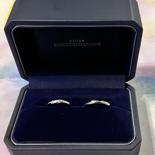 【銀座ダイヤモンドシライシの口コミ】 新郎側が指が細長いので、デザインが曲線すぎると女性らしくなりすぎ難し…