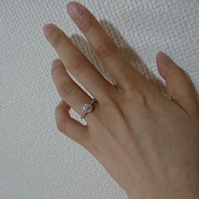 【ラザール ダイヤモンド(LAZARE DIAMOND)の口コミ】 1.ダイヤの輝き。マルチカラーな色味が好みだったのと、カラット数の割に…