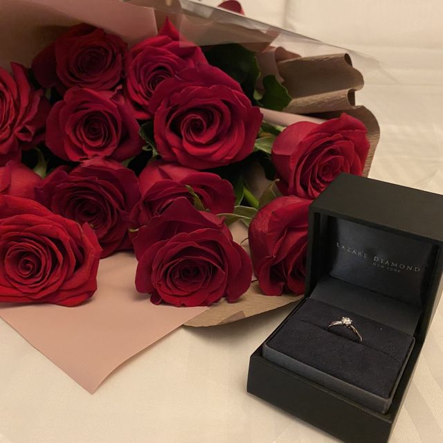 【ラザール ダイヤモンド(LAZARE DIAMOND)の口コミ】 他の店舗も数軒見に行ったのですが、ダイヤの輝きが美しかったです。婚約…