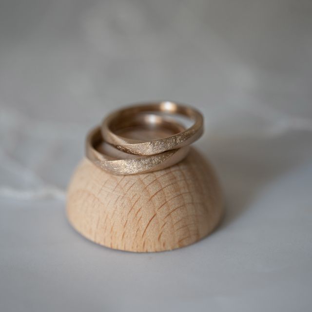 【Cayof(カヨフ)の口コミ】 くすみ色といいますか、アンティーク感、シャンパンゴールドとデザインに…