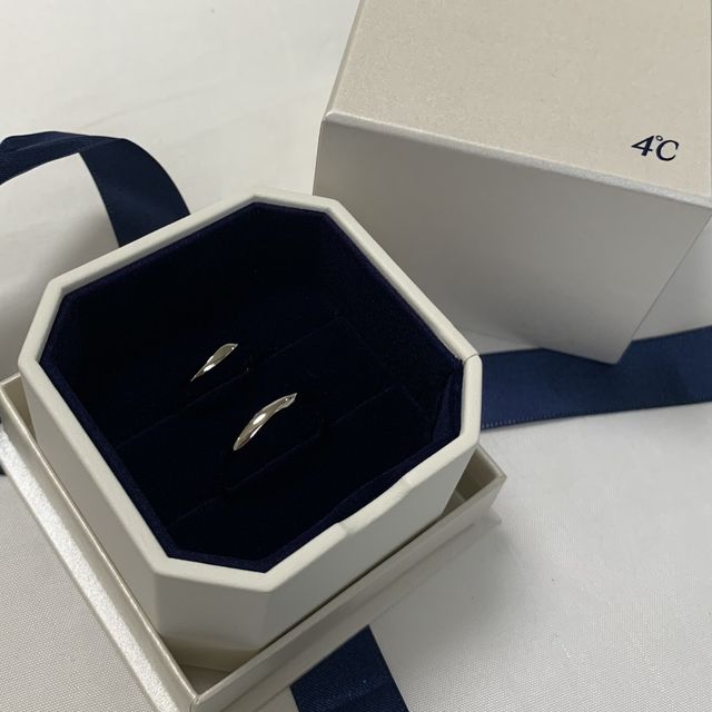 【4℃ BRIDAL(ヨンドシーブライダル)の口コミ】 デザインがとても好み。少しウェーブがかかっていて一目惚れ。着け心地も…