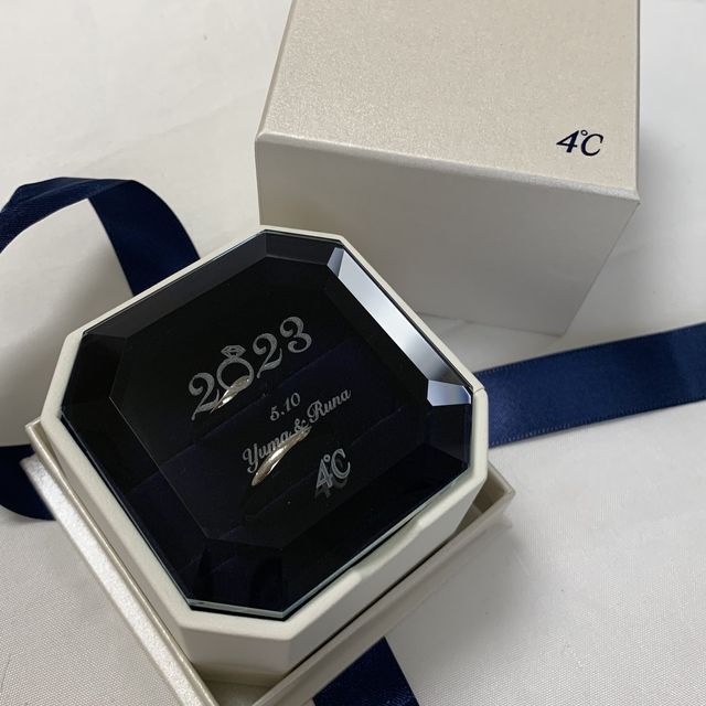 【4℃ BRIDAL(ヨンドシーブライダル)の口コミ】 デザインがとても好み。少しウェーブがかかっていて一目惚れ。着け心地も…