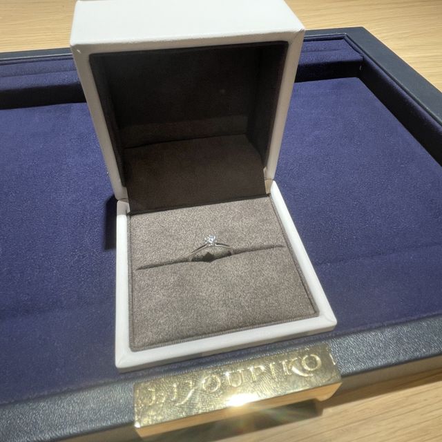 【Foulason(フレゾン)の口コミ】 シンプルだったのと、結婚指輪のデザインと合うものだったので、これに決…