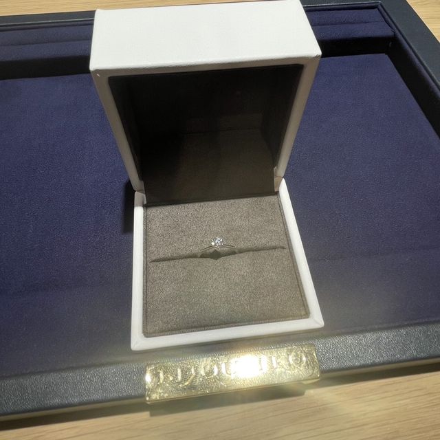 【Foulason(フレゾン)の口コミ】 シンプルなデザインであり、ダイヤが際立ってみえることと、指輪の名前も…