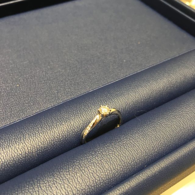 【銀座ダイヤモンドシライシの口コミ】 シンプルなものを探していました。そんな時最初にオススメいただいたもの…