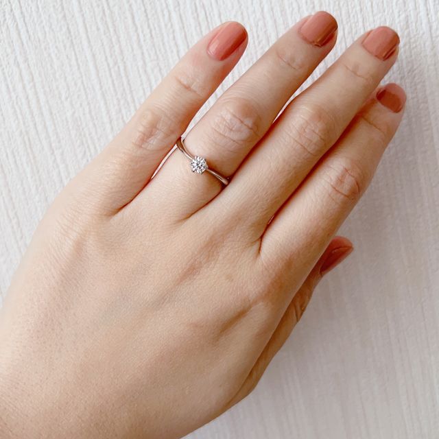 【ラザール ダイヤモンド(LAZARE DIAMOND)の口コミ】 人と被りにくい物を探して、色んなブランドの婚約指輪を見て周りましたが…