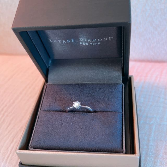 【ラザール ダイヤモンド(LAZARE DIAMOND)の口コミ】 人と被りにくい物を探して、色んなブランドの婚約指輪を見て周りましたが…