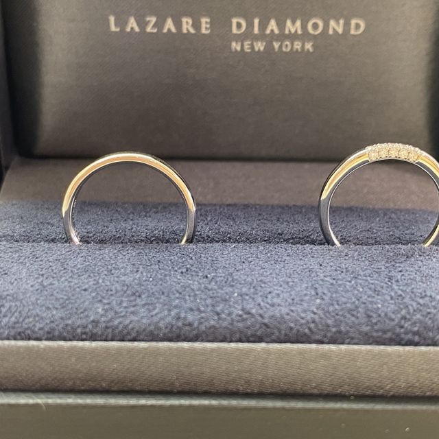 【ラザール ダイヤモンド【取扱店販売】の口コミ】 素材はこだわりなく、デザインと金額で決めました。
デザインに関してはシ…