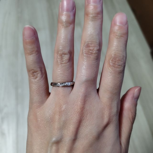 【4℃ BRIDAL(ヨンドシーブライダル)の口コミ】 普段指輪を付けないので、つけるだけでカジュアル感と落ち着きを兼ね備え…
