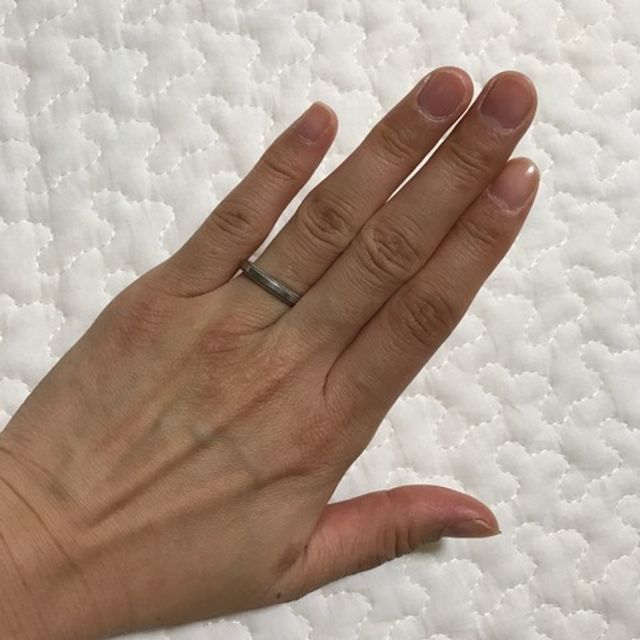 【ラザール ダイヤモンド(LAZARE DIAMOND)の口コミ】 ミル打ちタイプで探しており、丸みを帯びたものは他社でもいくつかありま…