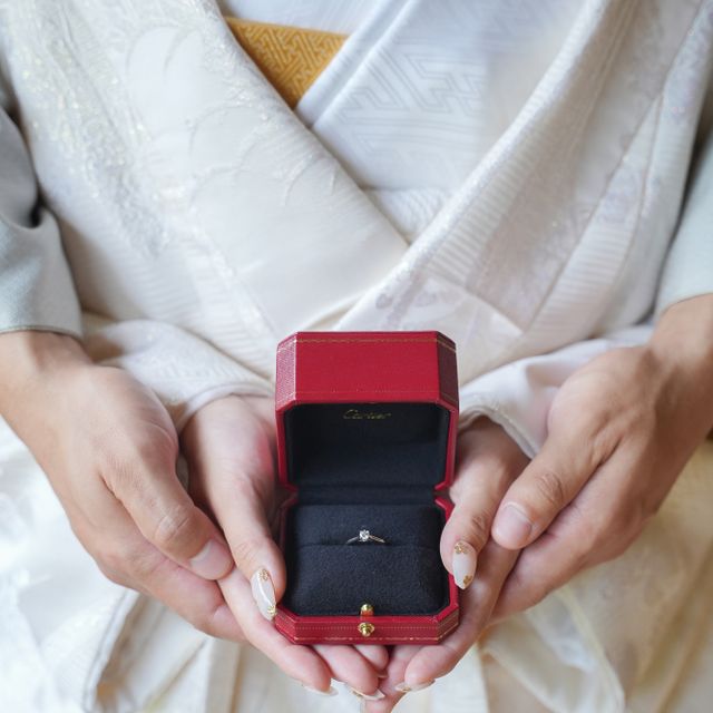 【カルティエ(Cartier)の口コミ】 シンプルなストレートなリングにダイヤが着いた王道婚約指輪のデザインに…