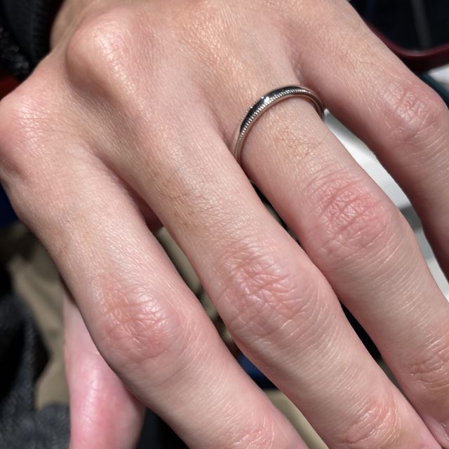 【銀座ダイヤモンドシライシの口コミ】 バゲットカットのレール留めでハーフエタニティで探しており、銀座ダイヤ…