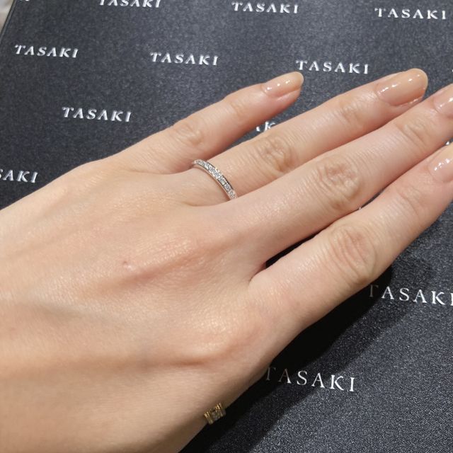 【TASAKI(タサキ)の口コミ】 レール留めハーフエタニティリングを探しており、
エスペランザ パヴェ20m…