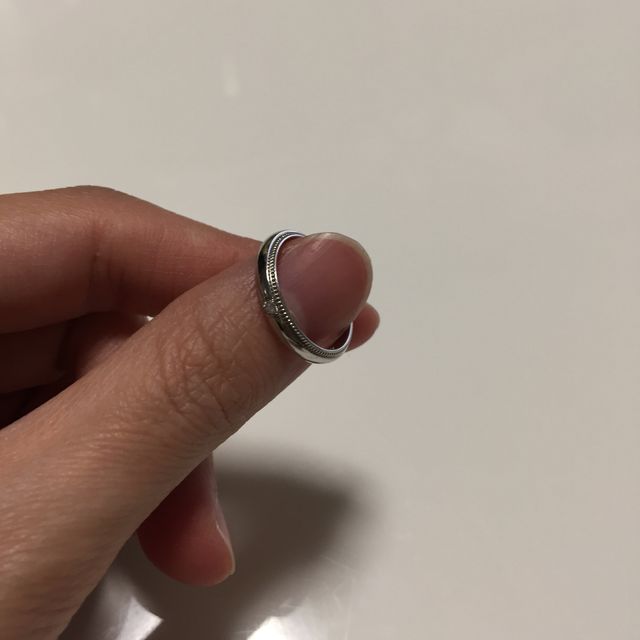 【4℃ BRIDAL(ヨンドシーブライダル)の口コミ】 ミル打ちになっている指輪を探していて、4°Cで見つけました。デザイン…