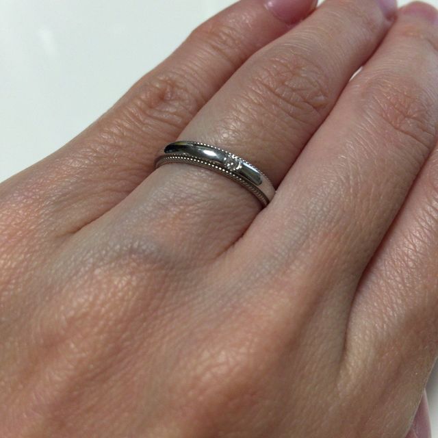 【4℃ BRIDAL(ヨンドシーブライダル)の口コミ】 ミル打ちになっている指輪を探していて、4°Cで見つけました。デザイン…