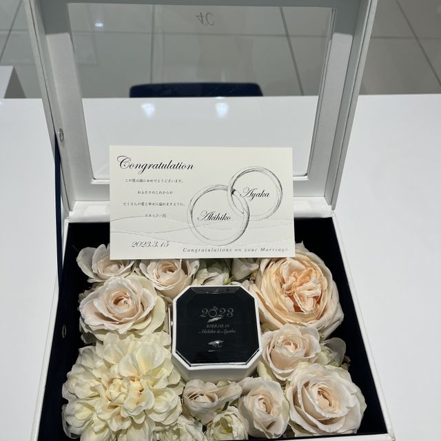 【4℃ BRIDAL(ヨンドシーブライダル)の口コミ】 1からスタッフと相談し、私たちの好みのデザインや着け心地などを丁寧に説…