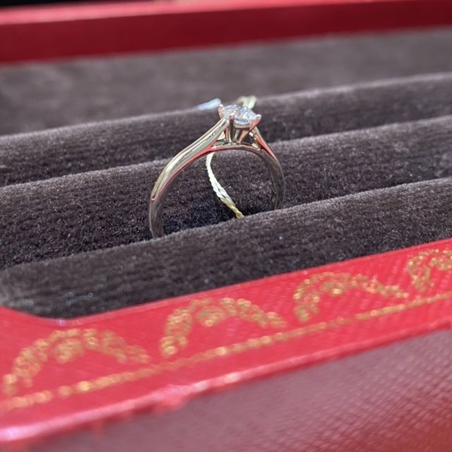 【カルティエ(Cartier)の口コミ】 リング部分の形がとても好みで、プラチナの色も好みでした。
ダイヤモンド…