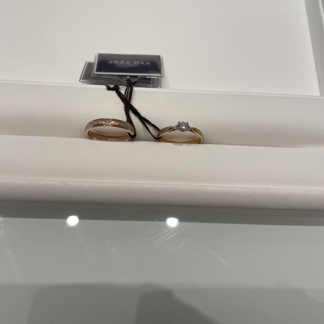 【NEUSPUR(ノイシュプール)の口コミ】 メレが付いていて、かつここまで分かりやすくセンターダイヤに向かって細…