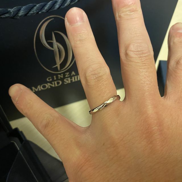 【銀座ダイヤモンドシライシの口コミ】 【デザインとコストパフォーマンスの良さ】
デザインはウェーブですが、男…