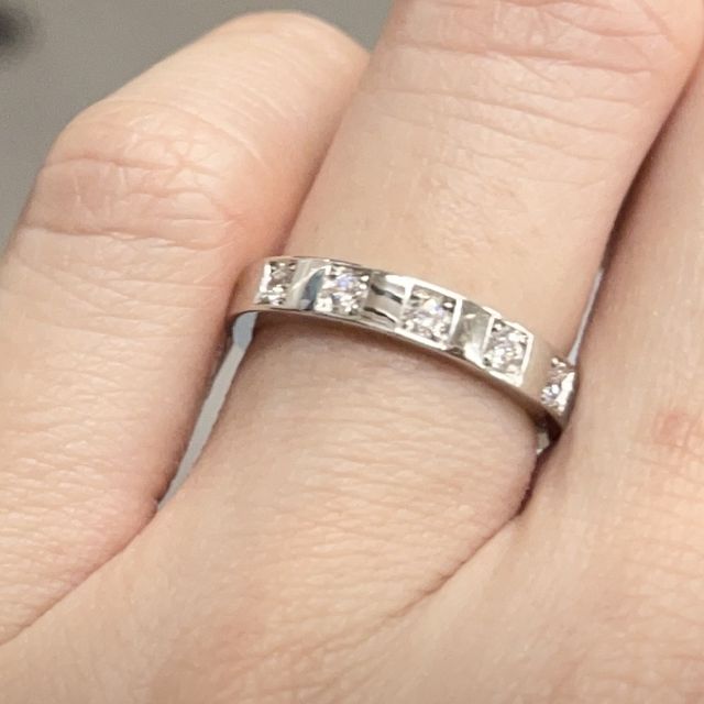 【ブルガリ(BVLGARI)の口コミ】 幅が太めで存在感がある　シンプルで飽きがこない　あまり他の人とかぶら…