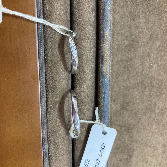 【アンジェリックフォセッテ(Angelique Fossette)の口コミ】 婚約指輪がダイヤが5つならんだものだったので、それを忘れたくなくて結婚…