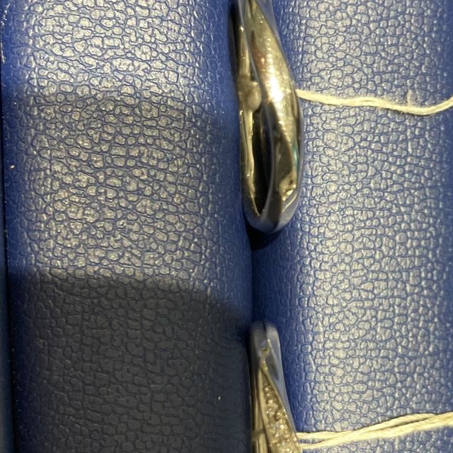 【銀座ダイヤモンドシライシの口コミ】 流れるデザインにダイヤが3石ついています
3つなのにしっかり存在感があり…