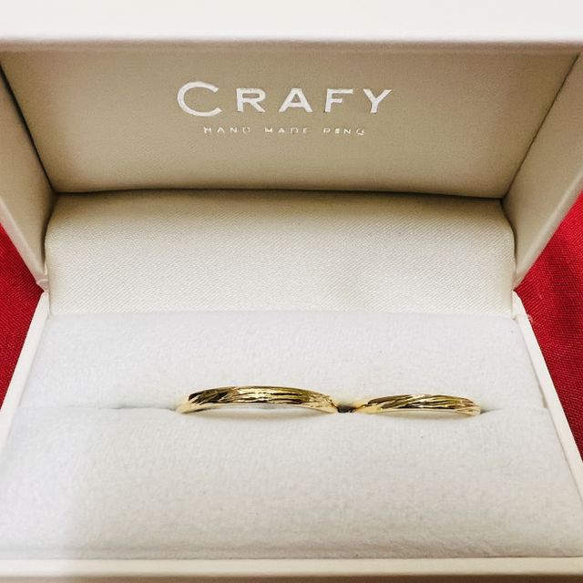 【CRAFY(クラフィ)の口コミ】 　百貨店等で、指輪を見て回りましたが、ピンと来る物に出会えない中で、…