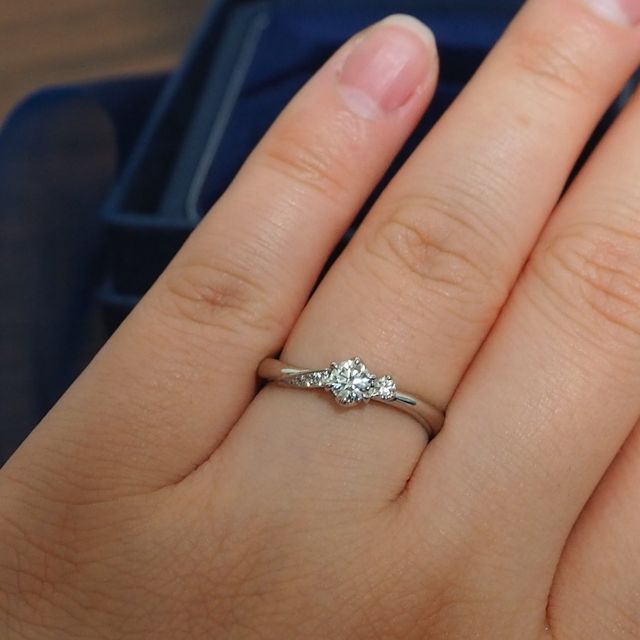 【銀座ダイヤモンドシライシの口コミ】 旦那がサプライズで買いに行ってくれました。インターネットで色々と調べ…