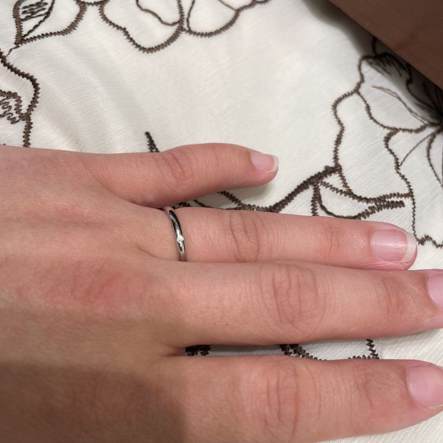 【銀座ダイヤモンドシライシの口コミ】 シンプルで、細くて、ペアにできて、高すぎないものを探していました。
い…