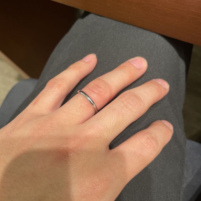 【銀座ダイヤモンドシライシの口コミ】 シンプルデザインて、細くて、
ダイヤがが入っていて、彼女が気に入った、…