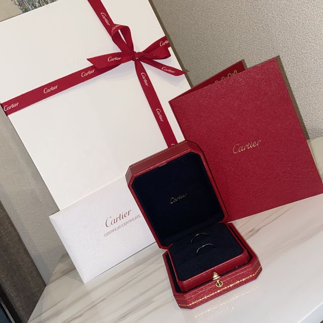 【カルティエ(Cartier)の口コミ】 すでに購入していたV字のハーフエタニティリングに重ねて付ける用に、シン…