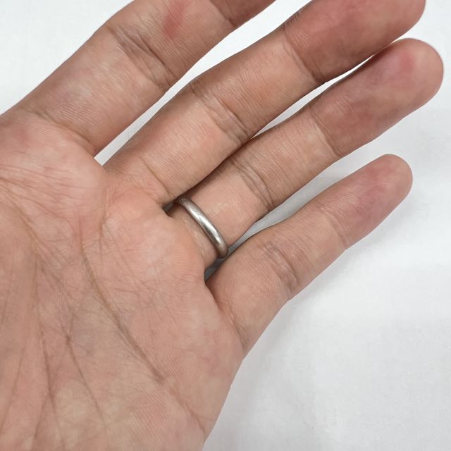 【銀座ダイヤモンドシライシの口コミ】 男性なのでこのシンプルなデザインが気に入りました。
また、着け心地もと…