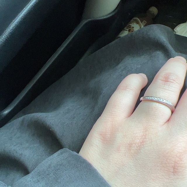 【エクセルコダイヤモンド(EXELCO DIAMOND)の口コミ】 デザインはウェーブかストレートで探していて実際つけてみてウェーブの方…