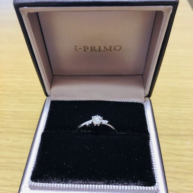 【アイプリモ(I-PRIMO)の口コミ】 デザインがシンプルでかつダイヤモンドの透明度が高いことにより、光の輝…