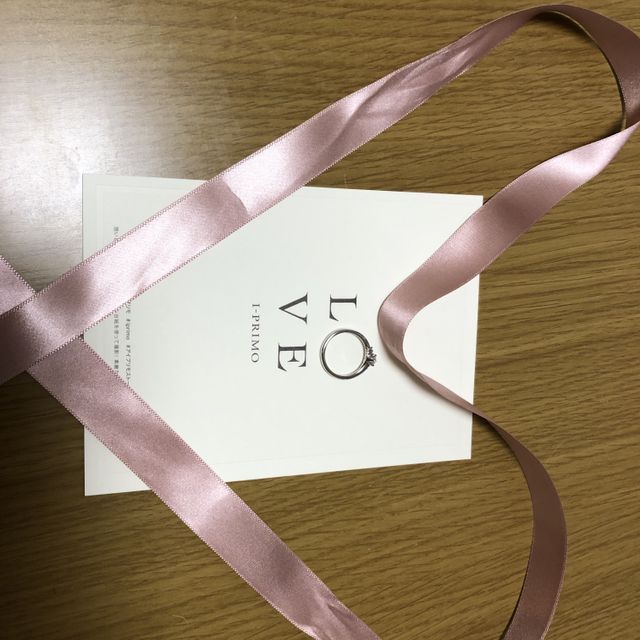 【アイプリモ(I-PRIMO)の口コミ】 デザインがシンプルでかつダイヤモンドの透明度が高いことにより、光の輝…