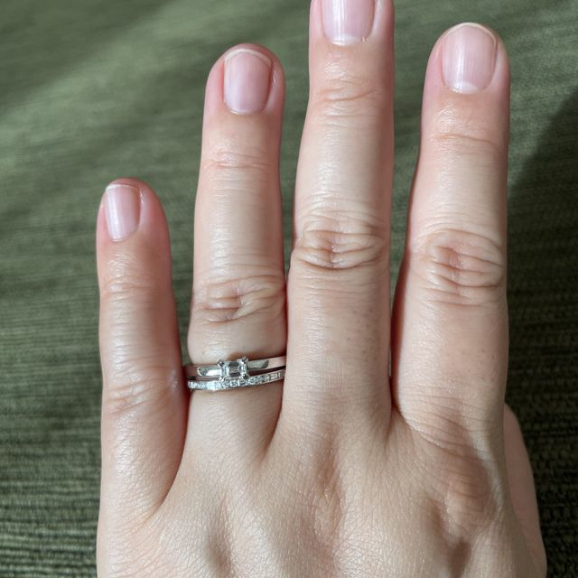 【ORECCHIO(オレッキオ)の口コミ】 Instagramでたまたま見てから、エメラルドカットの婚約指輪に惹かれていま…