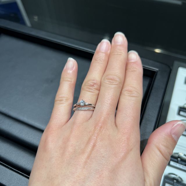 【ラザール ダイヤモンド(LAZARE DIAMOND)の口コミ】 婚約指輪をラザールダイヤモンドさんで決めていて、接客の丁寧さとダイヤ…
